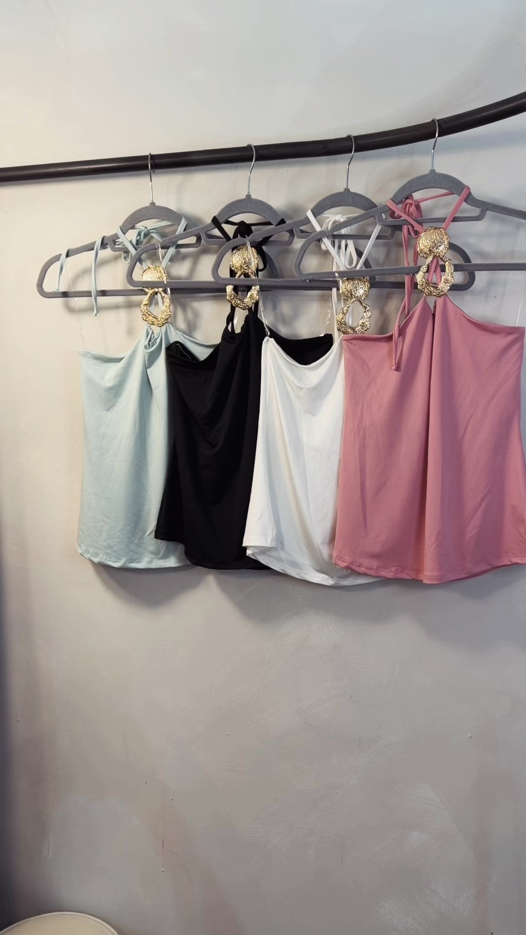 BLUSA HALTER BROCHE CHUNKY