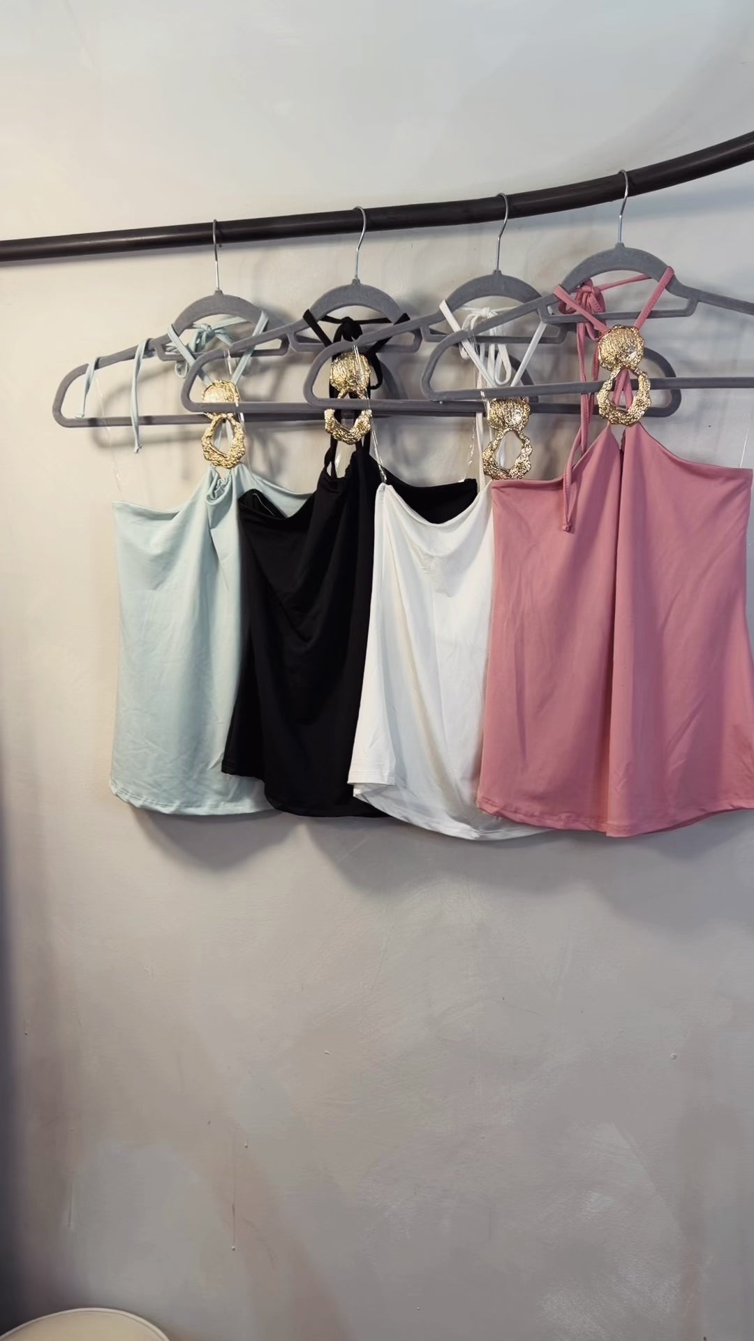 BLUSA HALTER BROCHE CHUNKY