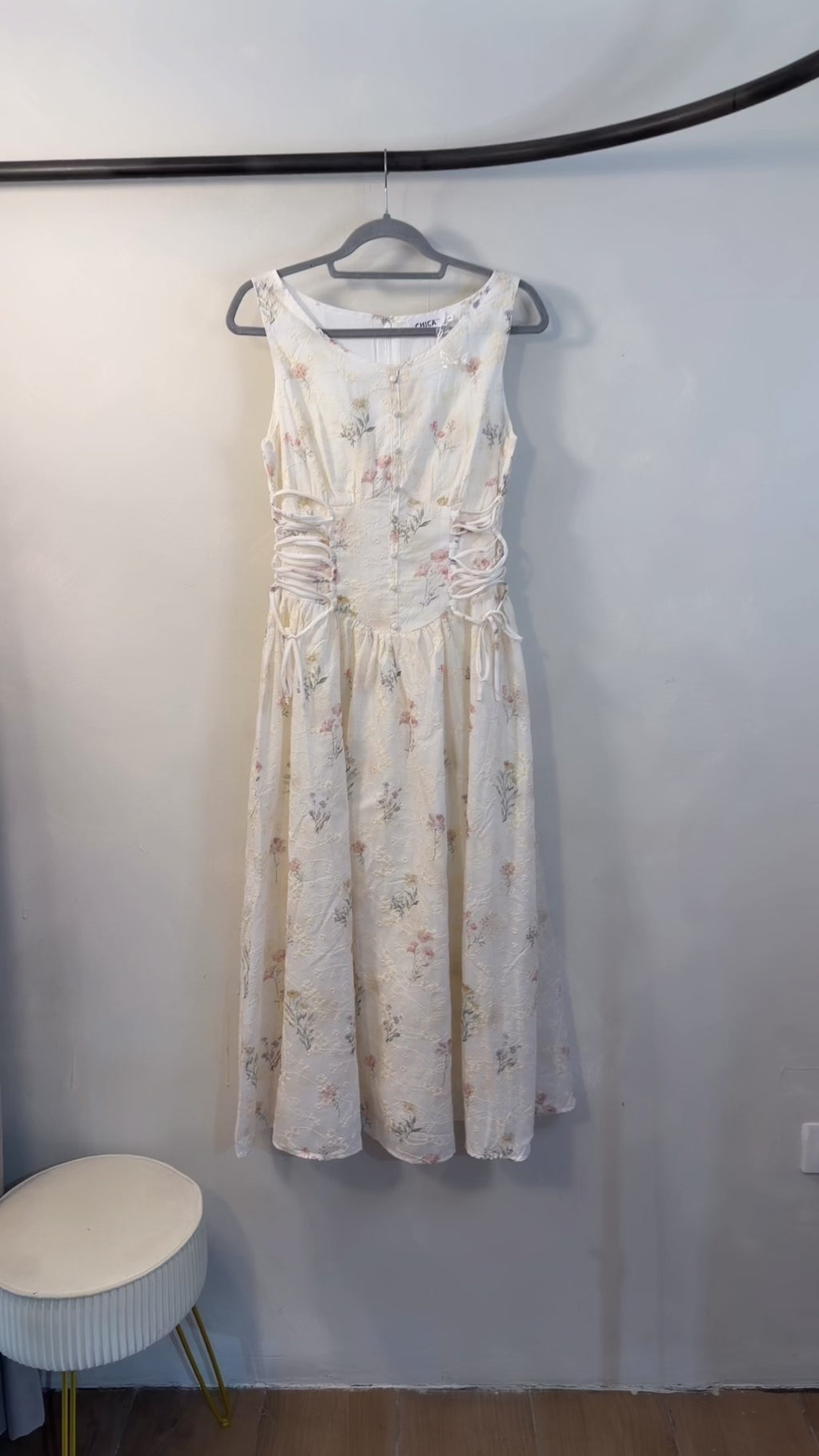 VESTIDO BORDADO CORTE DIAMANTE AGUJETA COSTADOS