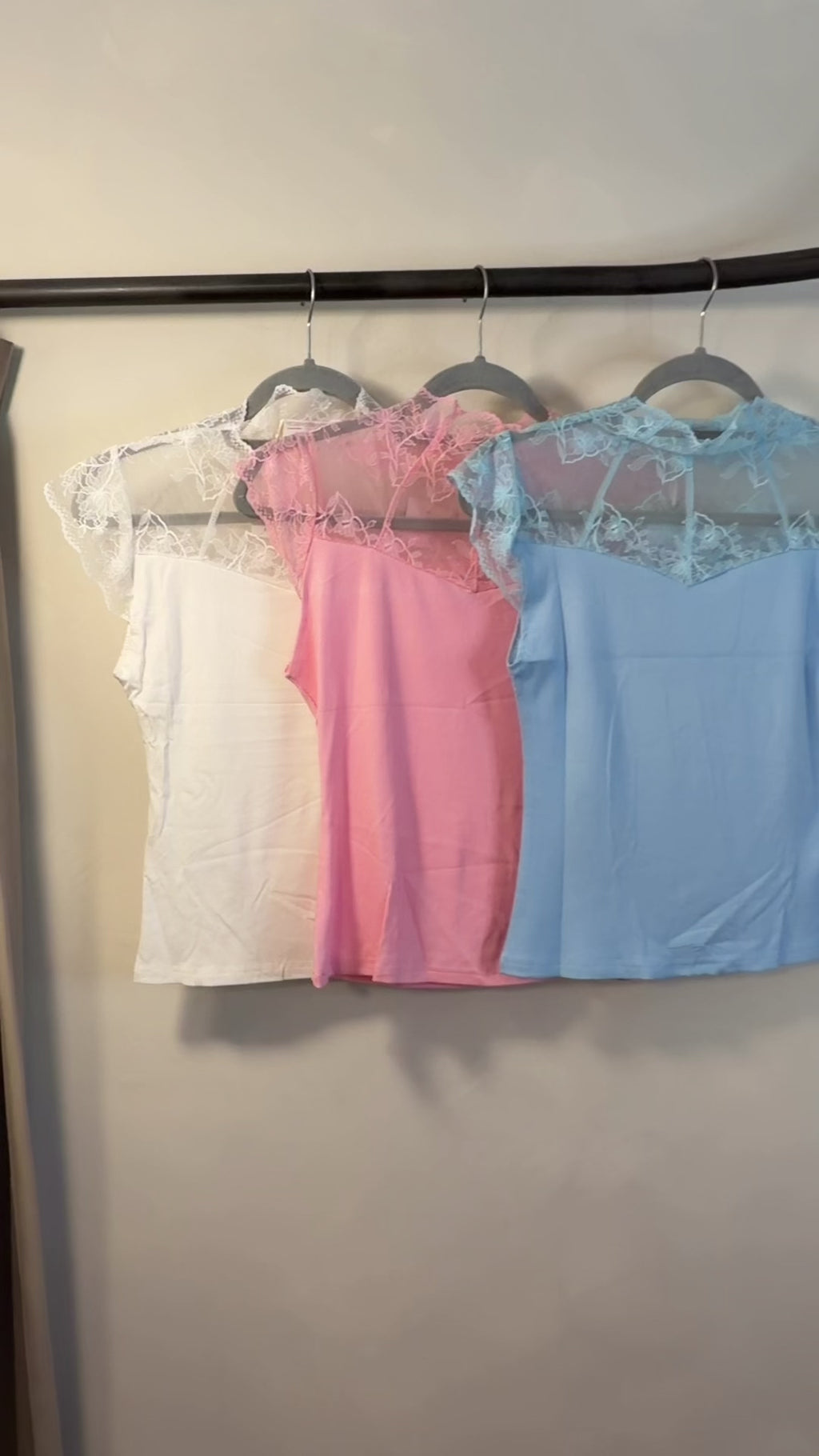 BLUSA CON MESH BORDADO