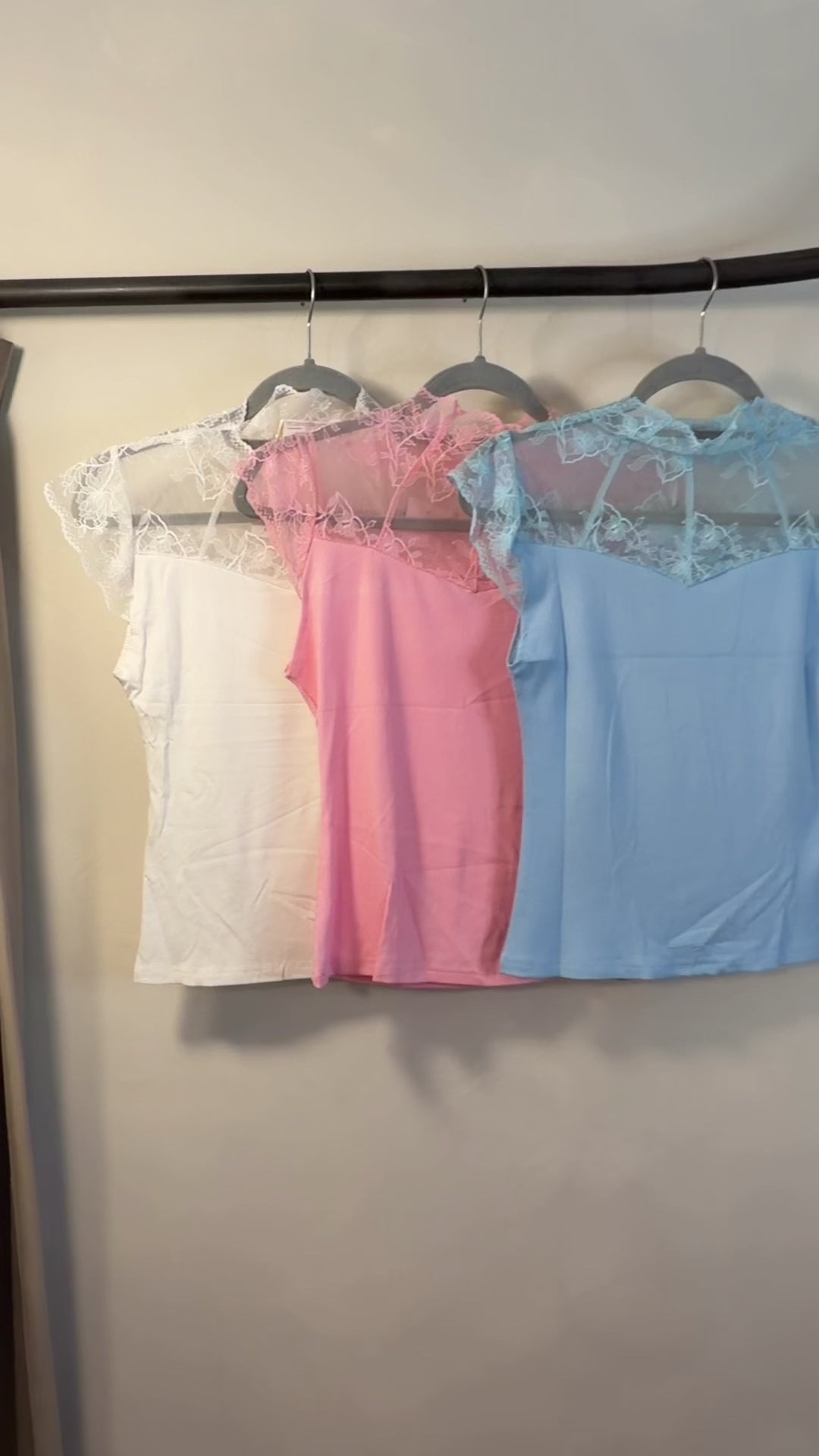 BLUSA CON MESH BORDADO