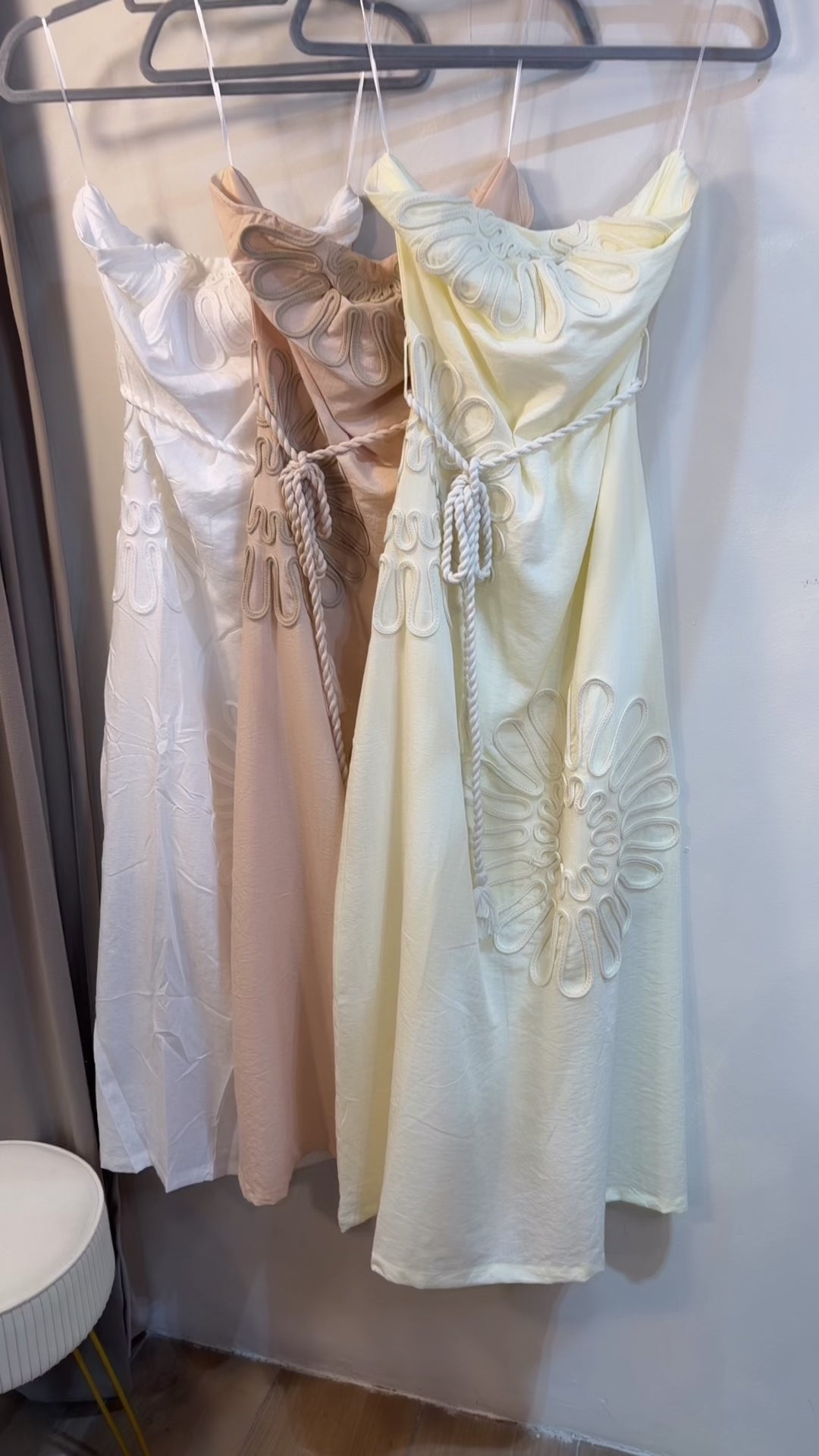 VESTIDO STRAPLESS BORDADO